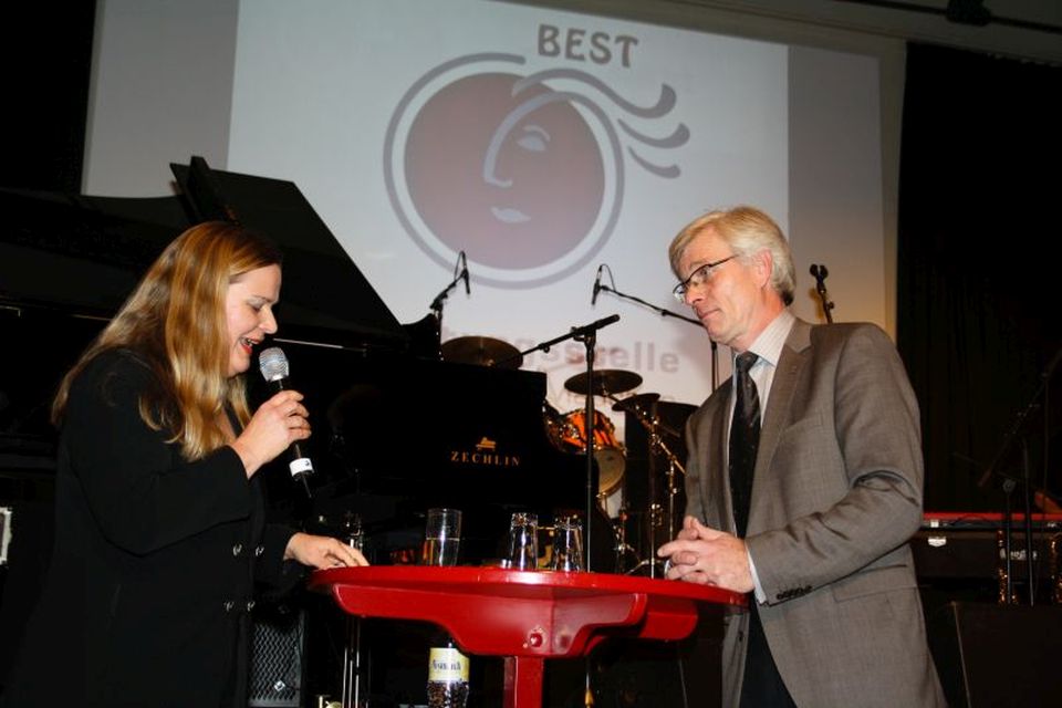 Benefizkonzert des Fördervereins für BEST (2012) mit Moderatorin Susanne Warnck und Bürgermeister Michael Sarach